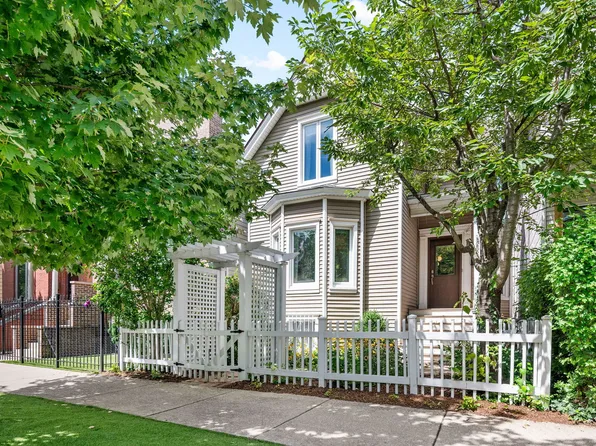 2520 W Medill Ave, Chicago, IL 60647