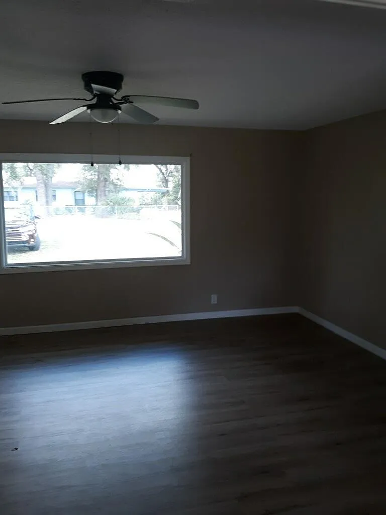 Building Photo - 4922 Hensey Ave