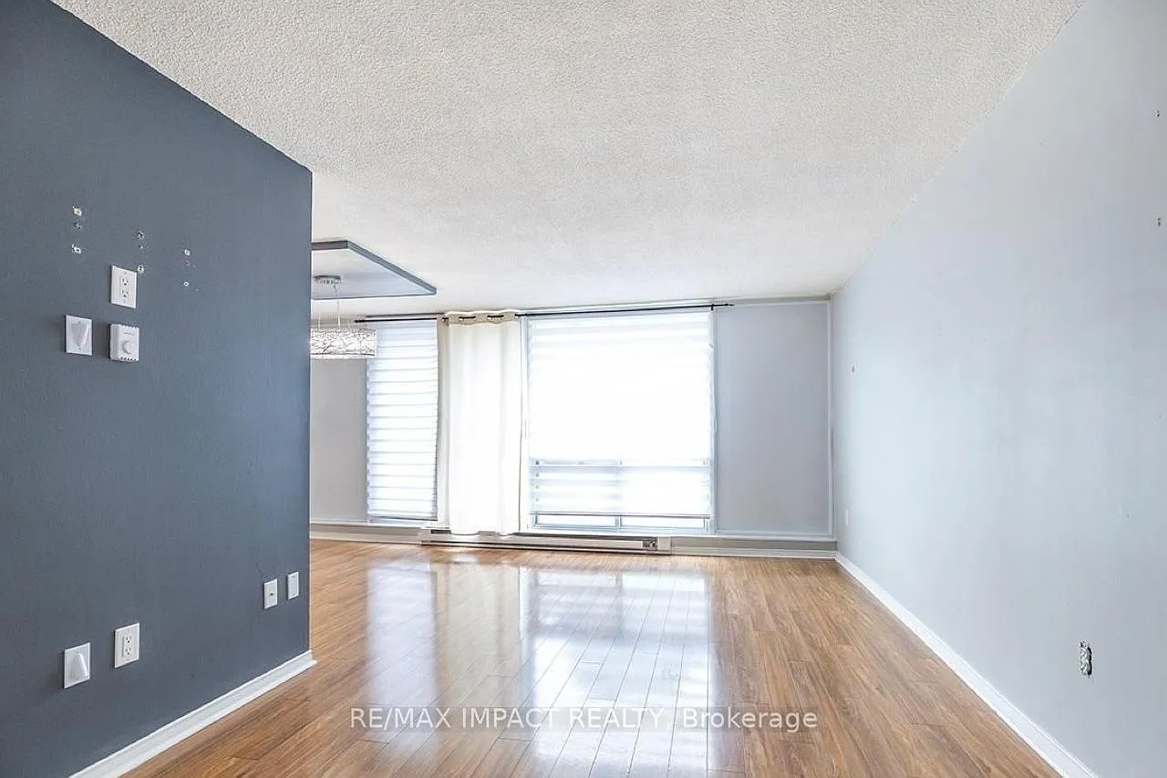 454 Centre St — Photo 2