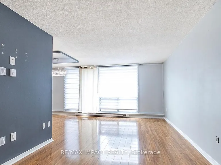 454 Centre St S #108 — Photo 2