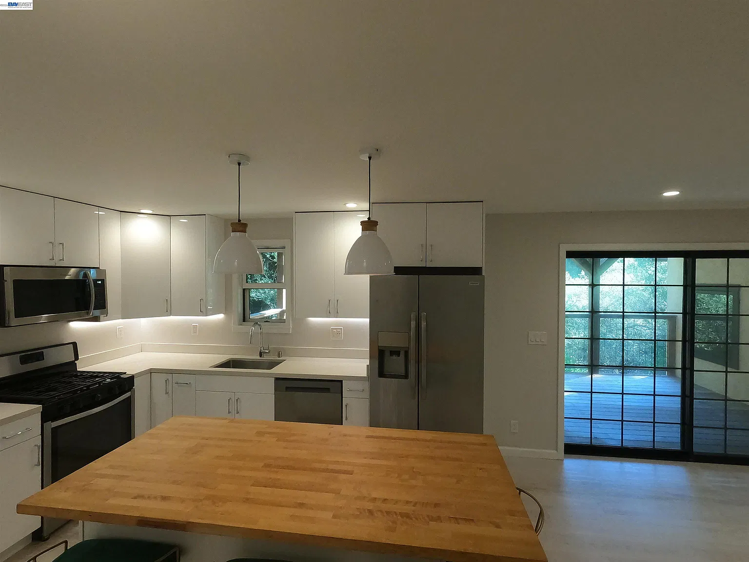 2 bed, 850 sqft, $3,900 — Photo 2