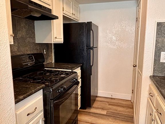 5th image of 1204 Acadia Pl