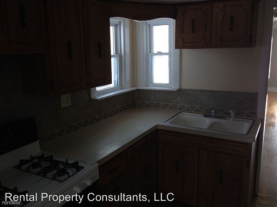 2nd image of 859 Malta St NE