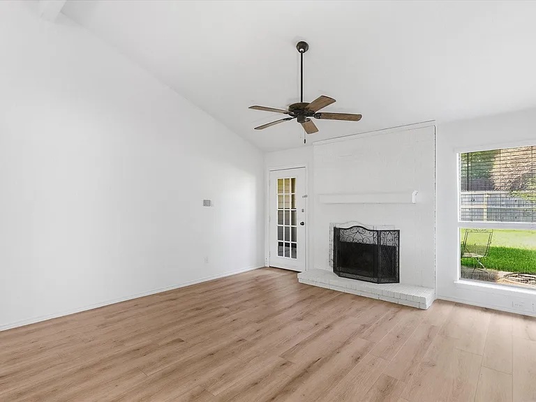 8181 Edge Water Dr — Photo 16