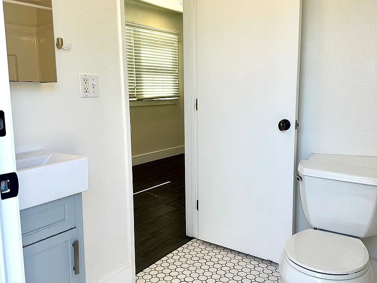 203 S Melrose St #B — Photo 7