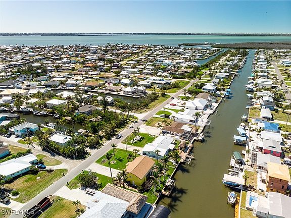 4th image of 2705 Sanibel Blvd