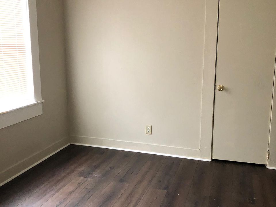2nd image of 2241 Elaine St