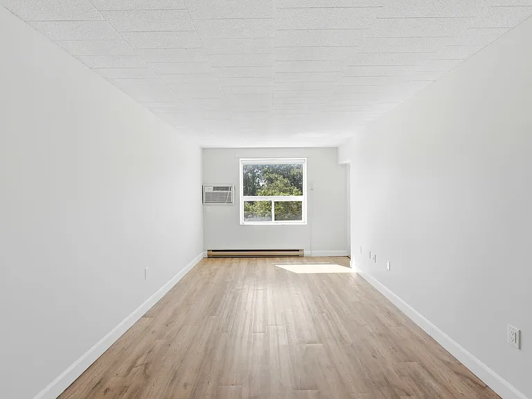 100 McFarlane Ave — Photo 9
