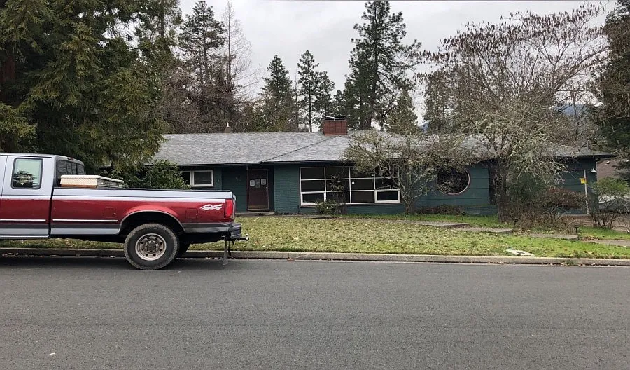 726 NW Bellevue Pl photo 1
