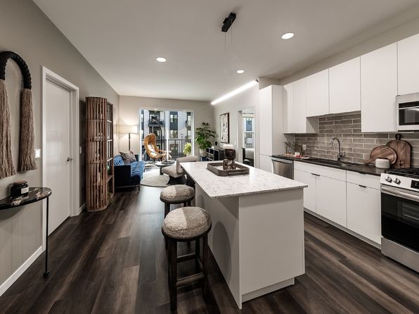 3955 Fox Valley Center Dr #104