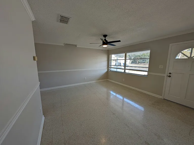 1580 Andover Dr — Photo 5