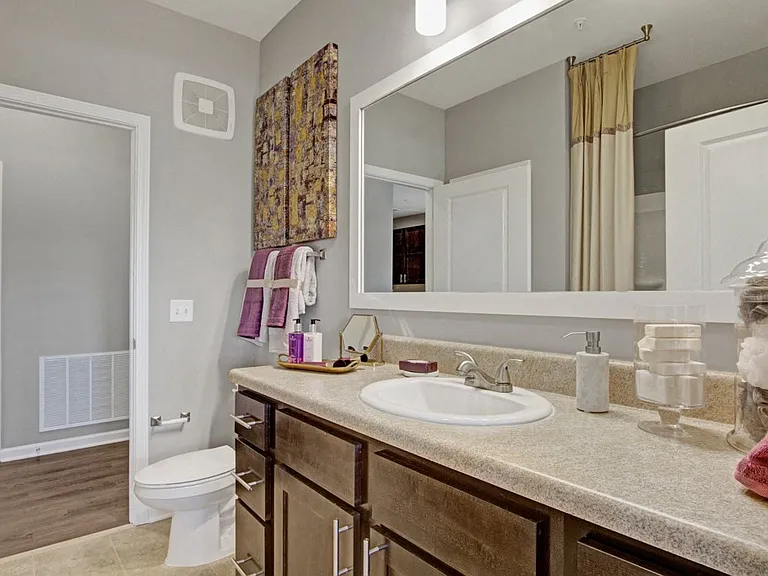 York Woods at Lake Murray Apartment Homes — Photo 25