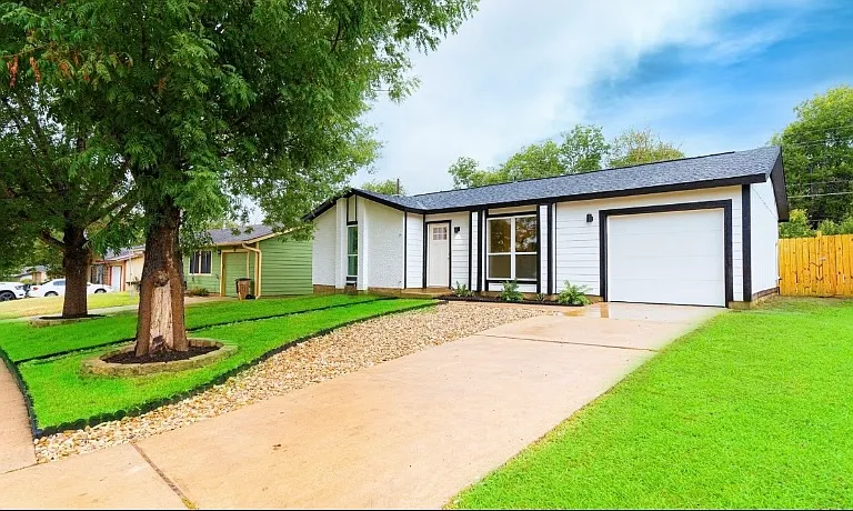 4813 Savorey Ln — Photo 2