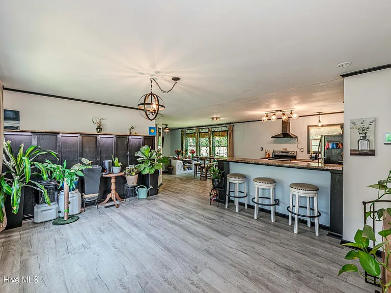 102 Market St — Photo 25