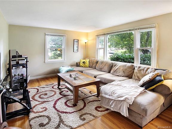 3rd image of 161 Knob Hill Dr