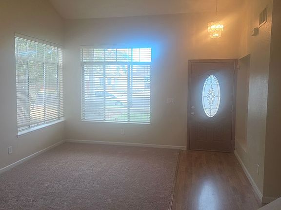 3rd image of 4733 Stonewood Dr