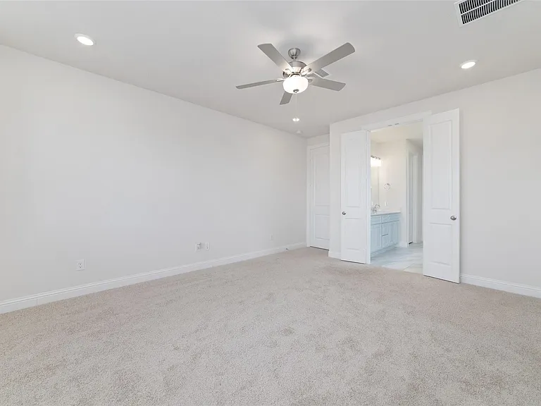 1911 Hickory Grove Ln — Photo 23