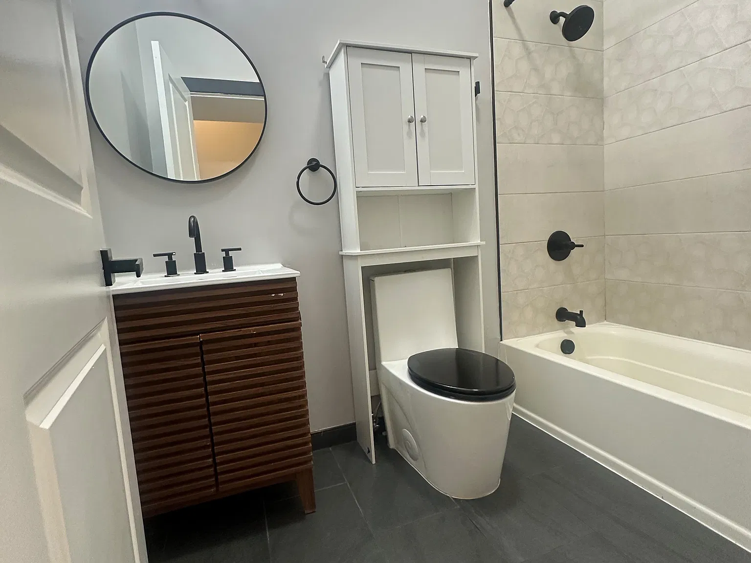 2 bed, $1,900 — Photo 2