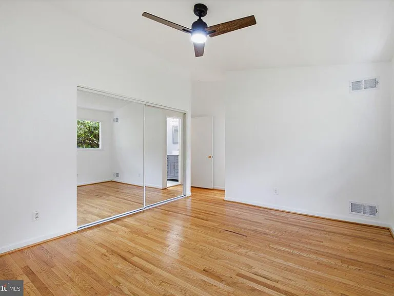 6614 Melody Ln — Photo 32