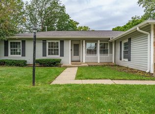 212 Wellington Ave, Elk Grove Village, IL 60007