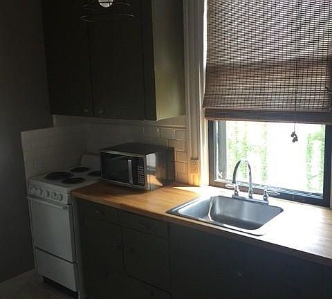 4th image of 1031 N Pennsylvania St