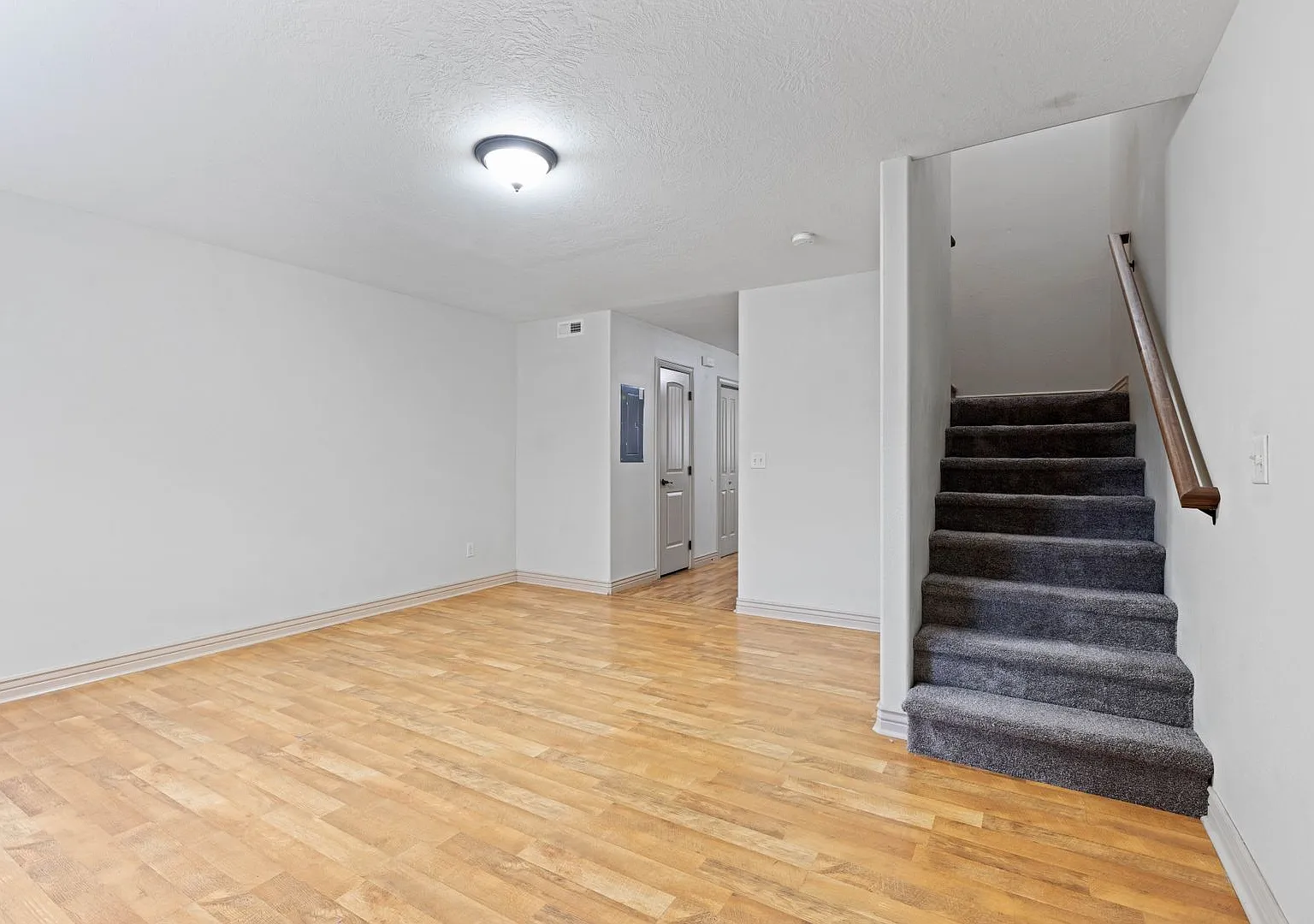 Darling 2 Bed 1.5 Bath Townhome In Rexburg With Internet Included! — Photo 3
