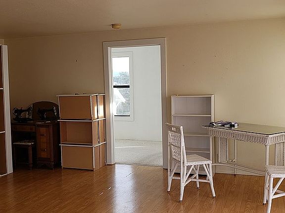 Living/dining combination 