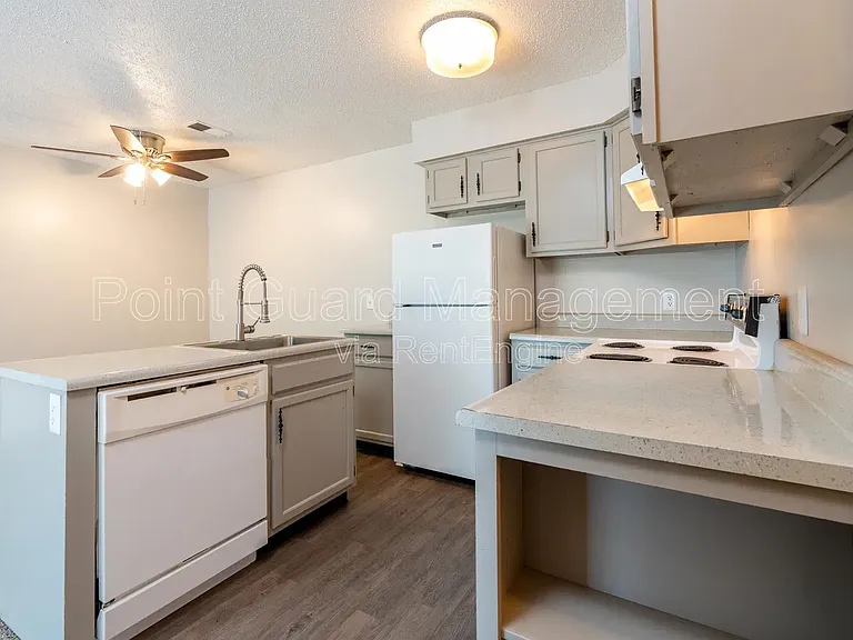 844 N Waco Ave — Photo 11