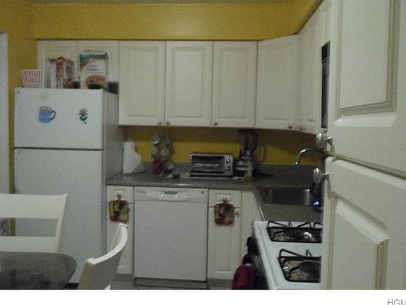 4th image of 3 Charles Ln APT 1F