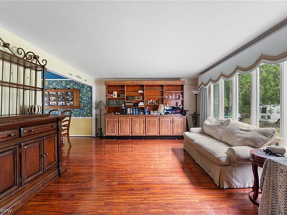 4th image of 32900 Ledge Hill Dr