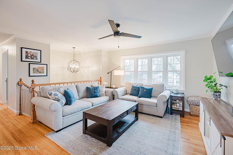 5th image of 15 Meadowlark Drive