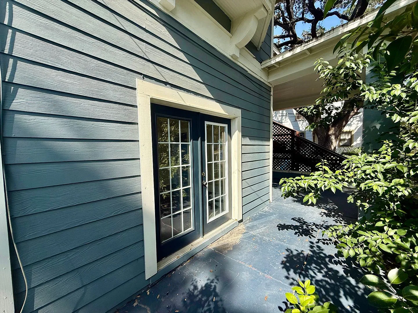 1-bedroom, 1-bathroom unit in Historic home off Broadway Move-In Ready! — Photo 4