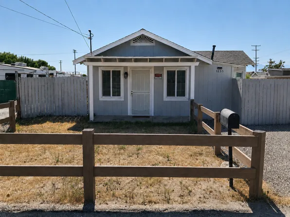1255 Turquoise Ave, Mentone, CA 92359