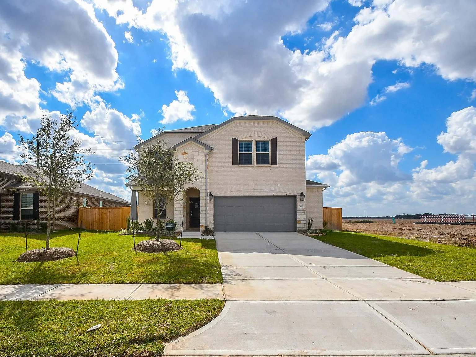 4 bed, 2.5 bath, 2566 sqft, $2,500 — Photo 1