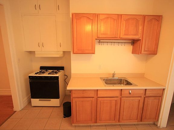 5th image of 19 Boardman Pl APT 1