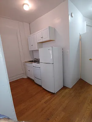 Rented by Manhattan Best Realty, Inc. | media 19