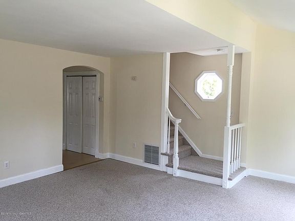 3rd image of 9 Poplar St