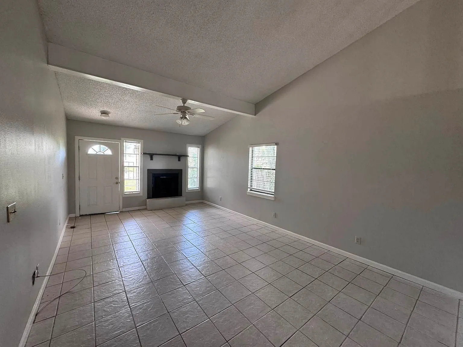 2 bed, 1033 sqft, $1,595 — Photo 3