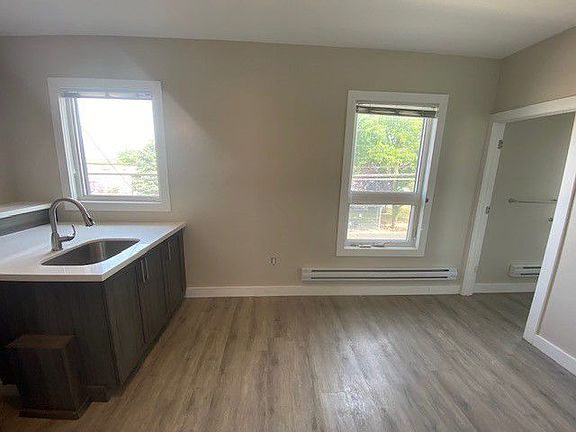 3rd image of 161 Wellington St N #204