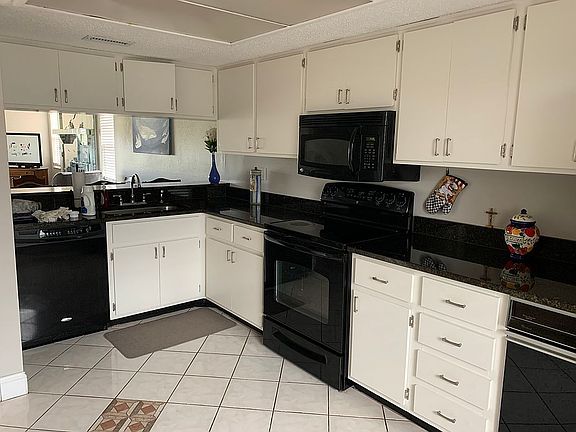 4th image of 132 Lakeside Dr #132