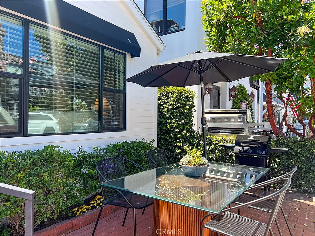 3 bed, 1685 sqft, $5,850 — Photo 2