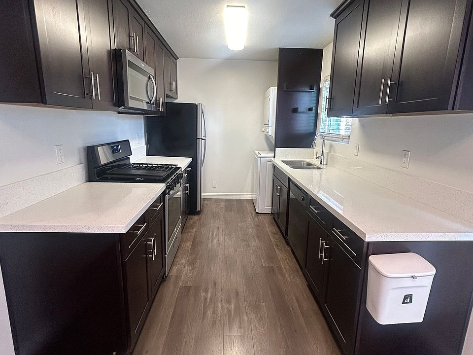 Recently remodeled gourmet kitchen including all appliances