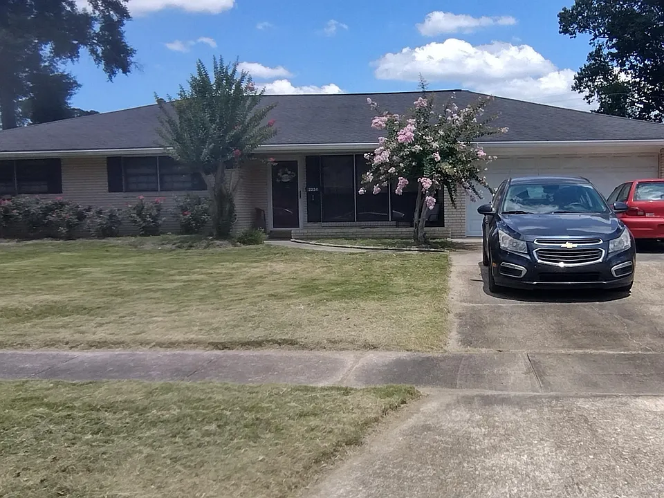 2234 N Alameda Dr