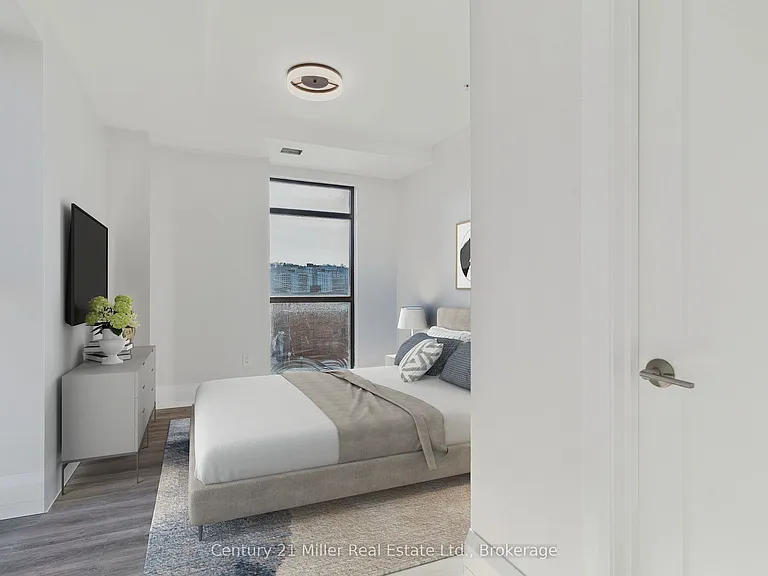 118 King St E #618 — Photo 8