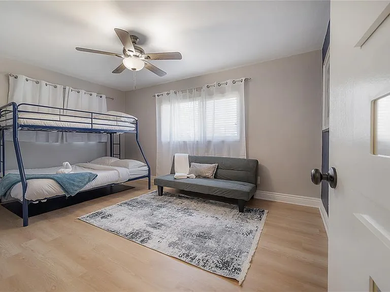 2916 W Collins St — Photo 11