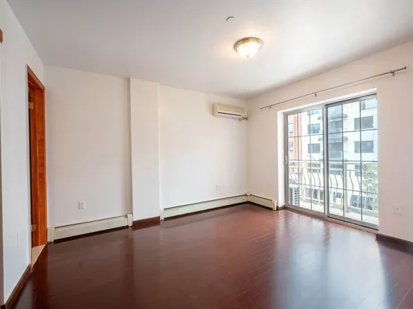 132-36 Pople Avenue image 9 of 19