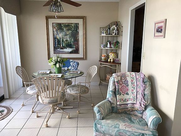 Breakfast area off living rm
