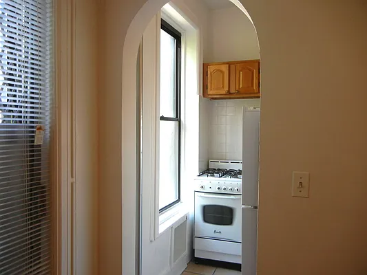 Rented by Brooklyn Heights Real Estate Inc | media 32