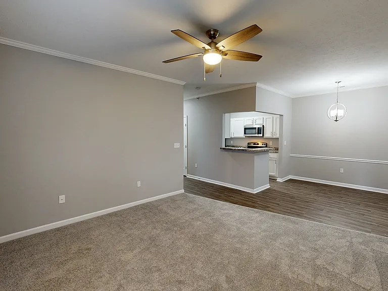 Burlington Oaks Apartments — Photo 43