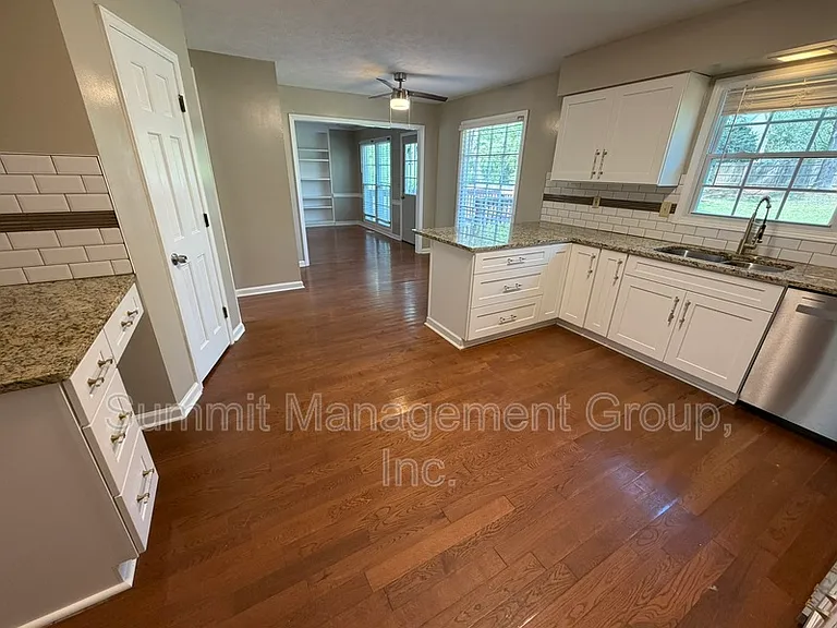 1611 Ellington Rd SE — Photo 21
